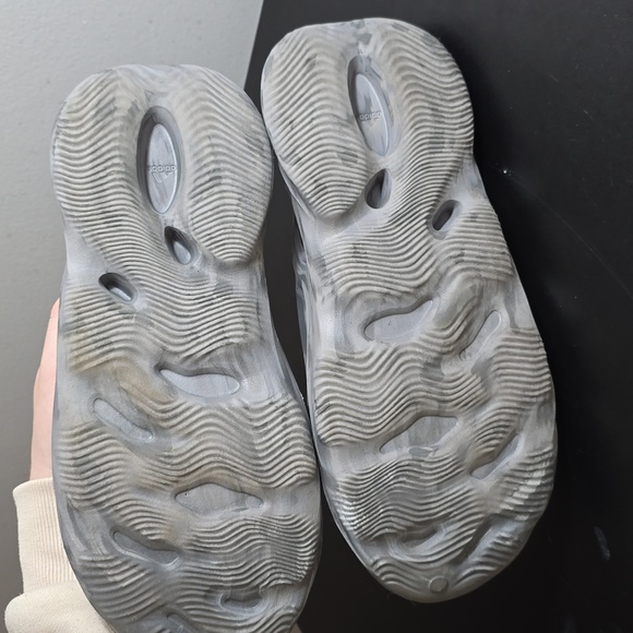 Yeezy Foamrunner Granite - Picture 6 of 6